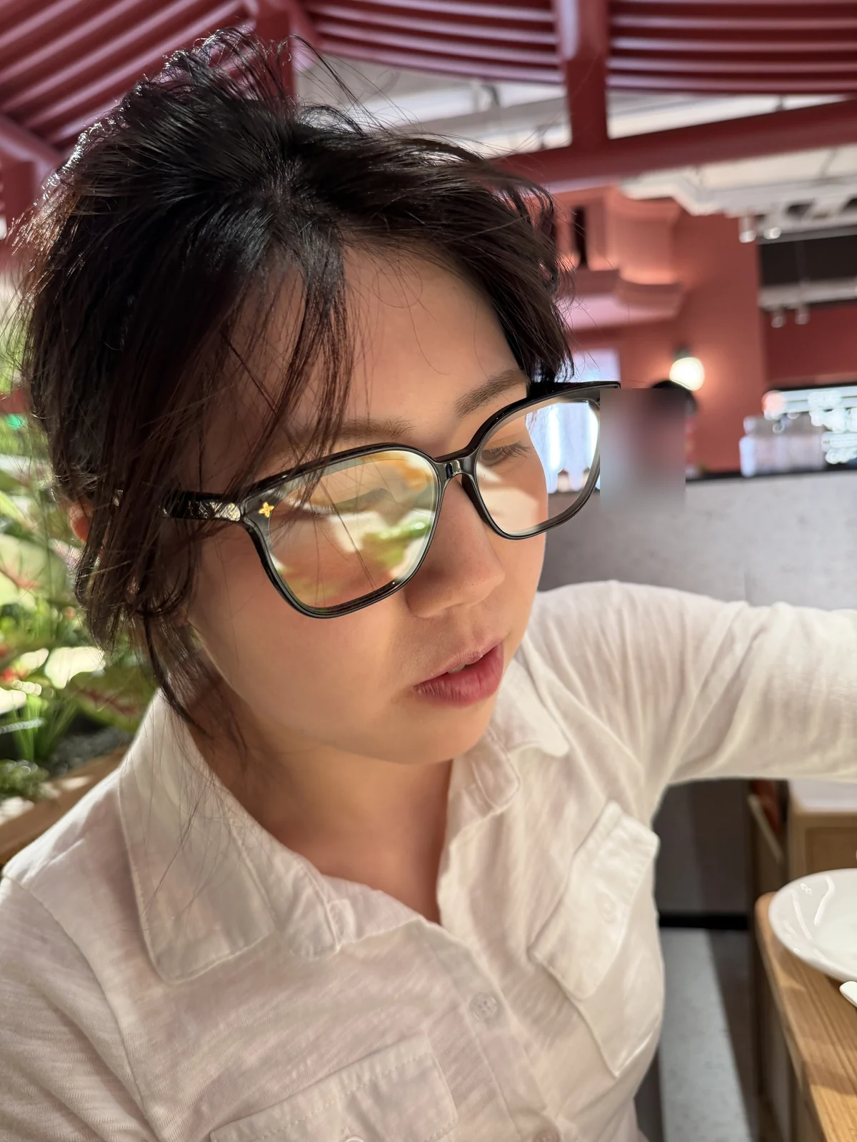 上海吃饭时镜头里的王静